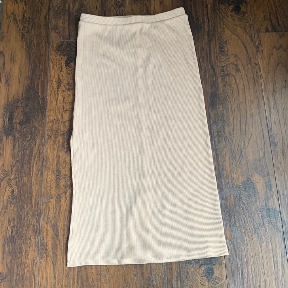 Old Navy Ribbed Maxi Skirt with side slit.